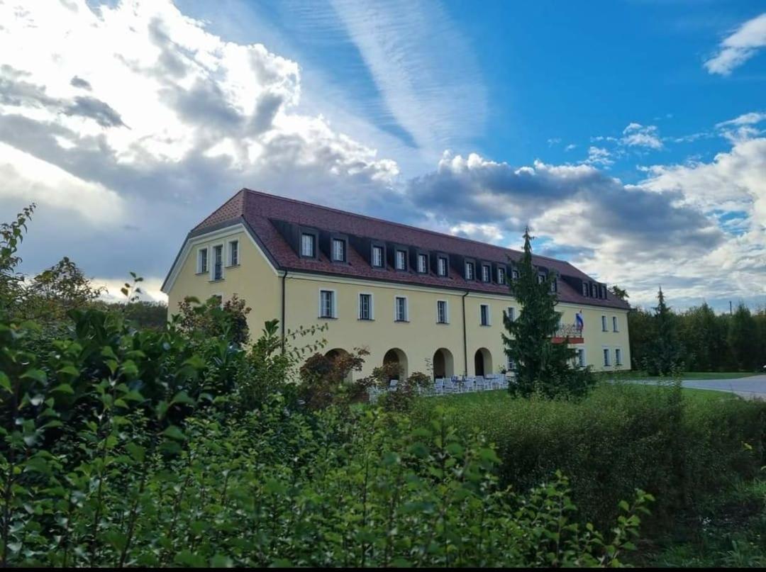 Hotel Dvorac Jurjevec Lekenik 外观 照片