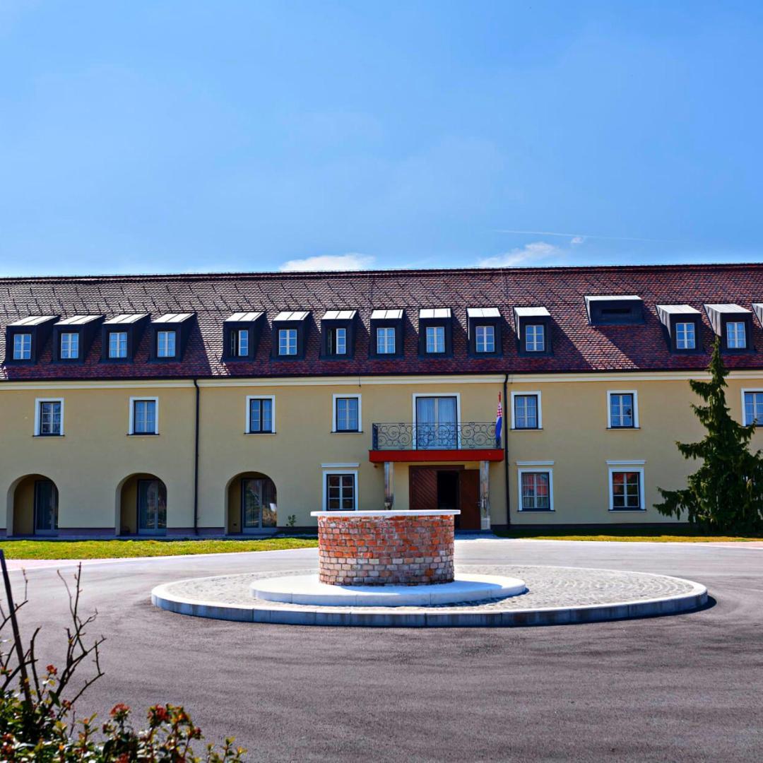 Hotel Dvorac Jurjevec Lekenik 外观 照片